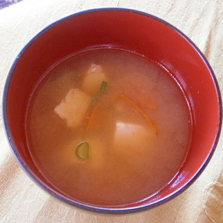 豆腐・人参の味噌汁